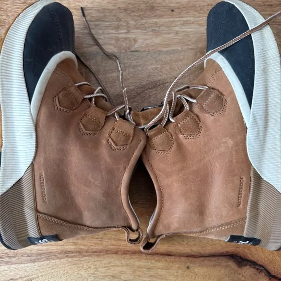 Sorel out n' about size 11 Tan Leather and black boots, Winter rain boots, water - Picture 3 of 8